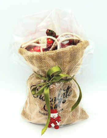 Jute zakje met Kerst chocolade verpakt